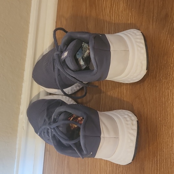 Nike 10 revolution running shoes - Picture 3 of 12